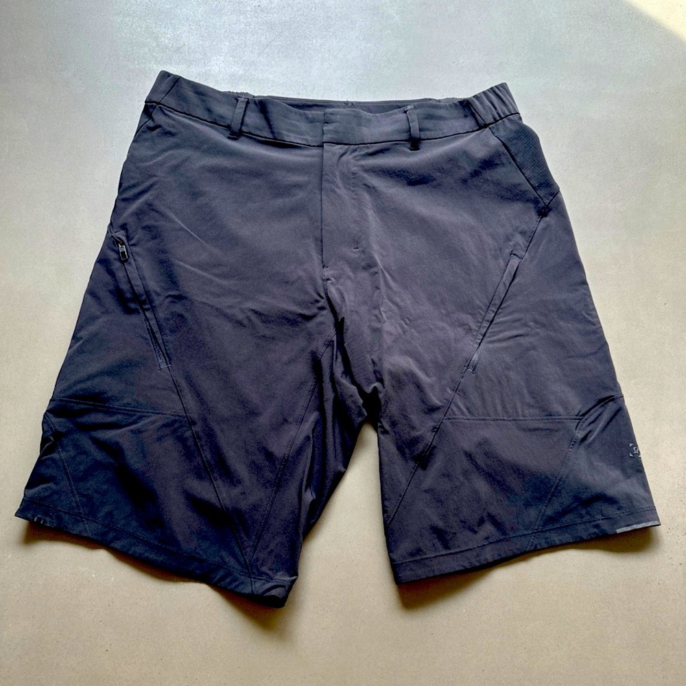 Lululemon Men’s Black Shorts Size 34